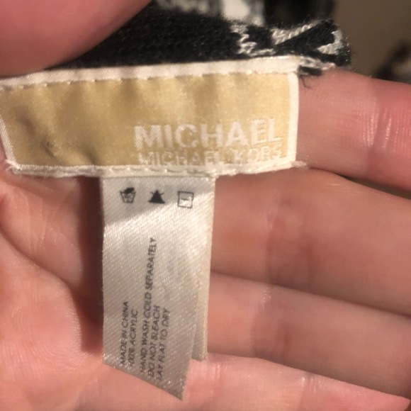 Michael Kors scarf - Picture 4 of 4